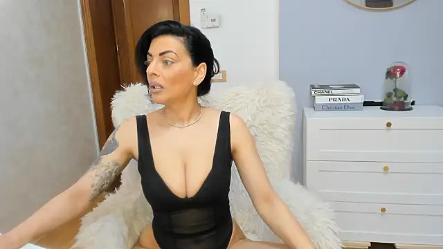 ElisaBaxter online show from March 10, 2026, 5:22 am