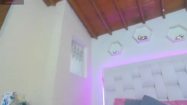 Snapshot of shanakendall chatting on October 30, 2025, 2:14 pm shanakendall online show from October 30, 2025, 2:14 pm