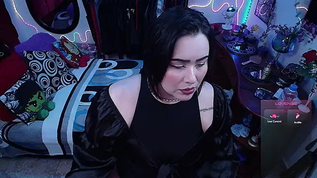 lufek23 online show from May 22, 2026, 2:26 pm