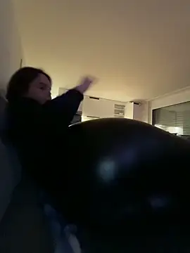 Snapshot of TheCinderella chatting on November 17, 2025, 4:44 pm TheCinderella online show from November 17, 2025, 4:44 pm