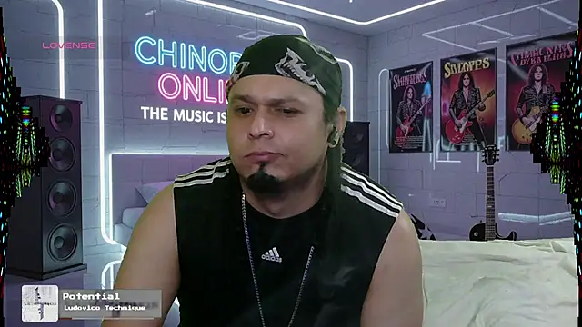 Snapshot of chino_roz chatting on October 14, 2025, 9:10 am chino roz online show from October 14, 2025, 9:10 am