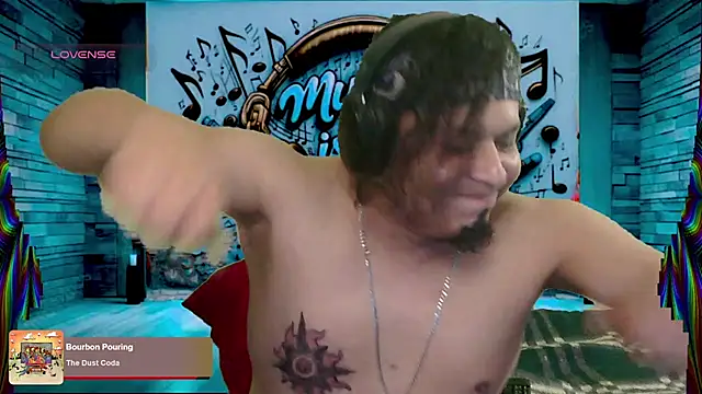 Snapshot of chino_roz chatting on March 17, 2025, 1:03 am chino roz online show from March 17, 2025, 1:03 am