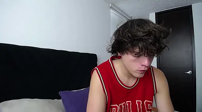 Snapshot of Santiago_kiler chatting on February 27, 2025, 6:31 pm Santiago kiler online show from February 27, 2025, 6:31 pm