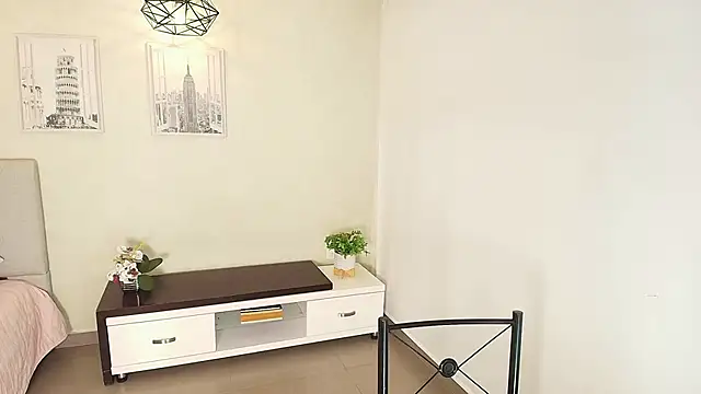 Snapshot of Sassy--Girl chatting on November 21, 2025, 6:18 pm Sassy--Girl online show from November 21, 2025, 6:18 pm