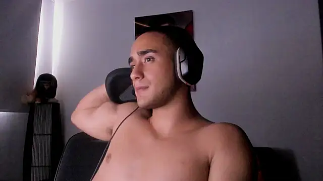 Snapshot of AlexRivera6 chatting on December 19, 2024, 10:10 pm AlexRivera6 online show from December 19, 2024, 10:10 pm