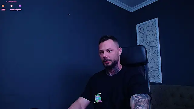 Snapshot of BrianHunts chatting on November 19, 2025, 5:18 am BrianHunts online show from November 19, 2025, 5:18 am