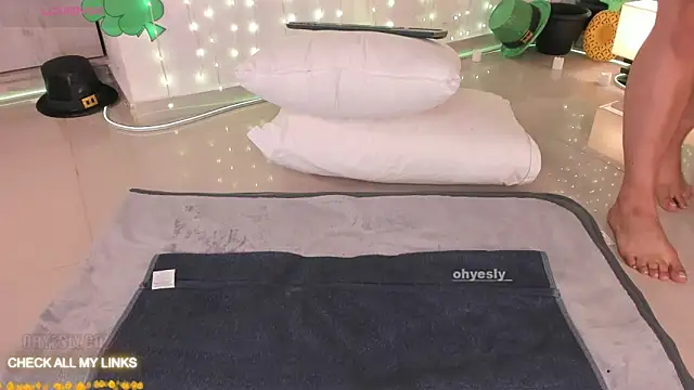 ohyesly  online show from March 2, 2026, 10:11 am