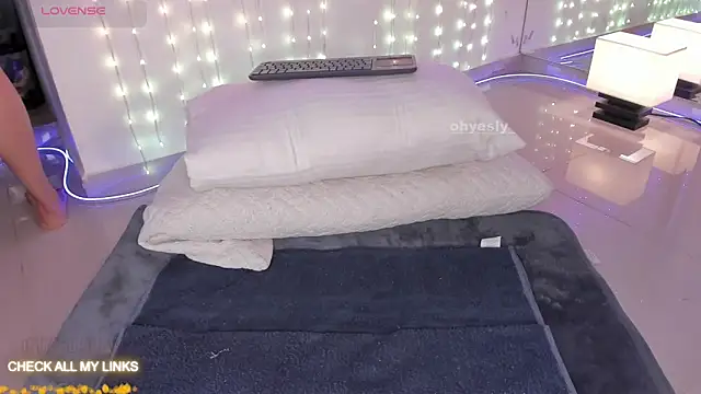 Snapshot of ohyesly_ chatting on November 20, 2025, 10:05 am ohyesly online show from November 20, 2025, 10:05 am