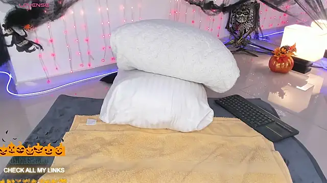 Snapshot of ohyesly_ chatting on October 24, 2025, 10:58 am ohyesly online show from October 24, 2025, 10:58 am