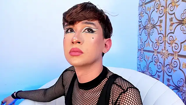 Chris boy  online show from November 4, 2025, 5:22 am