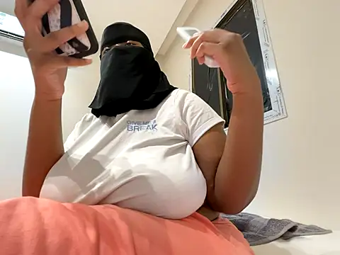 Submissive Arab online show from November 25, 2025, 1:28 am