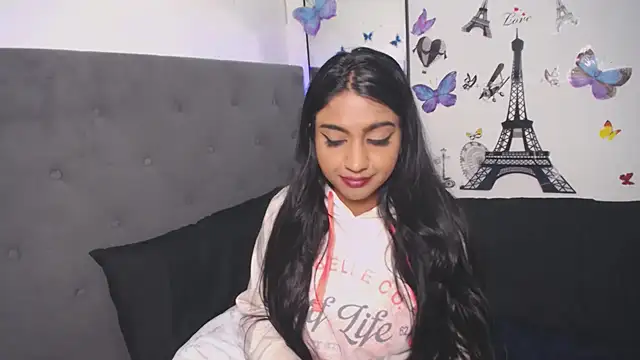 Snapshot of Delilah_Blazee chatting on September 23, 2025, 11:45 pm Delilah Blazee online show from September 23, 2025, 11:45 pm