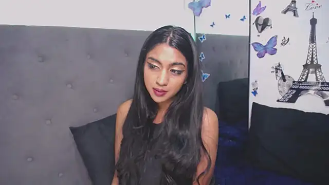 Snapshot of Delilah_Blazee chatting on October 15, 2025, 1:04 am Delilah Blazee online show from October 15, 2025, 1:04 am
