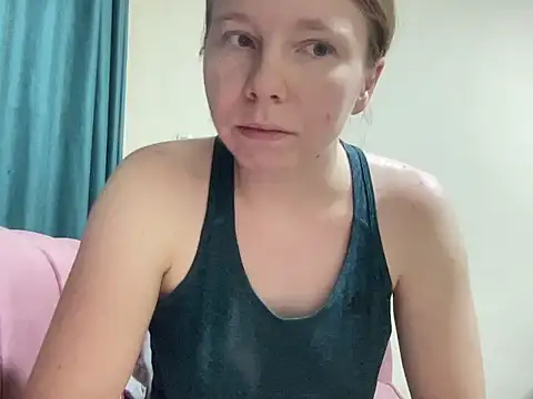 SweetLucy96 online show from November 3, 2025, 12:42 pm