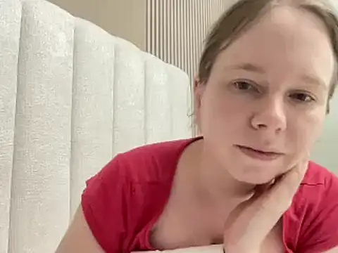 SweetLucy96 online show from April 15, 2026, 2:32 pm