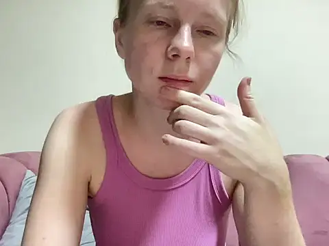 SweetLucy96 online show from September 8, 2025, 6:51 pm