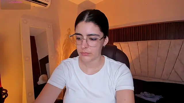  Niah  online show from March 26, 2026, 8:51 pm