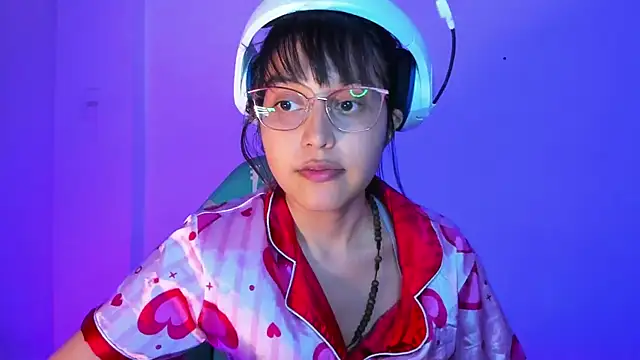 Snapshot of Little_Lisy chatting on October 31, 2025, 4:20 am Little Lisy online show from October 31, 2025, 4:20 am