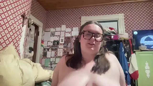 Snapshot of rosaliehale chatting on May 20, 2026, 1:46 am rosaliehale online show from May 20, 2026, 1:46 am