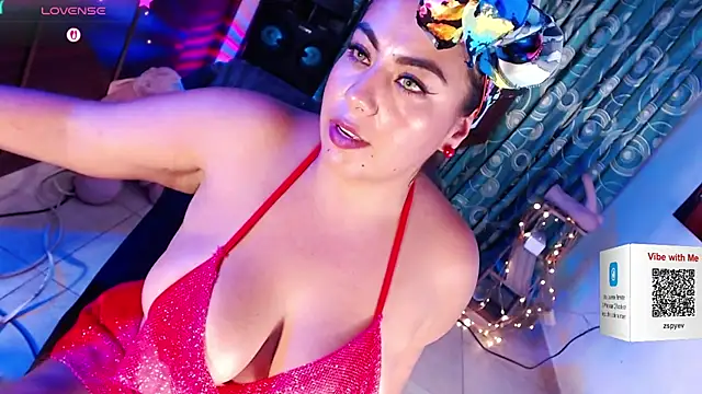 Snapshot of gatuwildhott chatting on November 2, 2025, 6:35 pm gatuwildhott online show from November 2, 2025, 6:35 pm