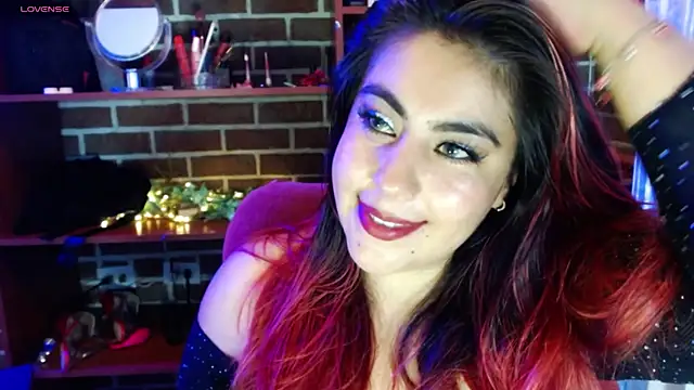 Snapshot of gatuwildhott chatting on July 9, 2026, 5:45 pm gatuwildhott online show from July 9, 2026, 5:45 pm