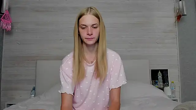 molly hunt  online show from September 22, 2025, 3:23 am