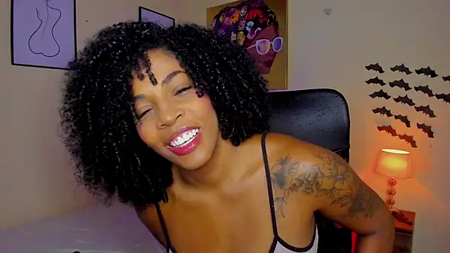 AitanaBrown  online show from October 30, 2025, 9:33 pm