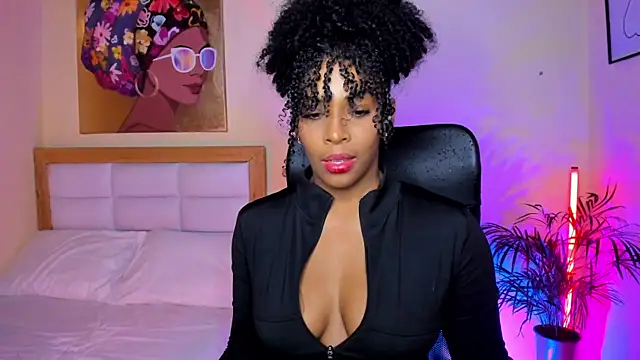 AitanaBrown  online show from April 17, 2026, 9:39 pm