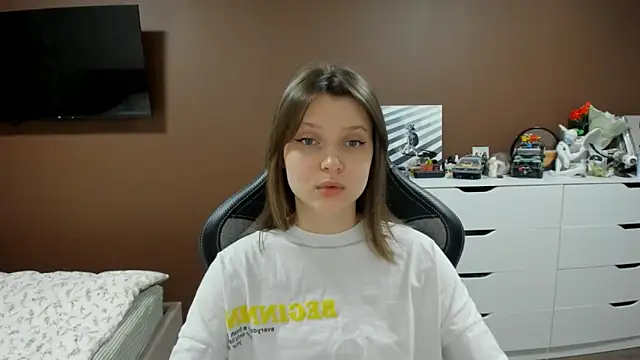 SoniNesti online show from April 18, 2026, 2:52 pm