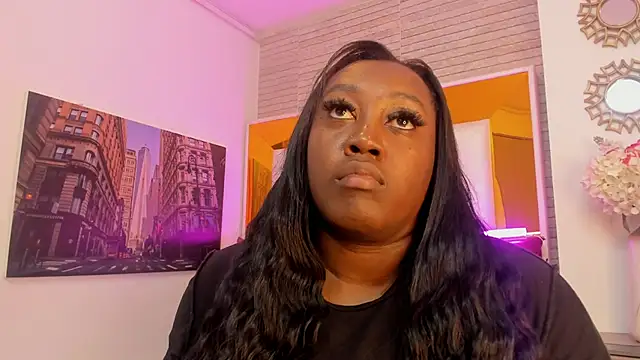 ShaniaBrownn online show from November 28, 2025, 7:47 pm