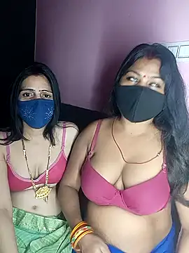 Snapshot of cutee__crazy chatting on October 31, 2025, 5:31 pm cutee crazy online show from October 31, 2025, 5:31 pm