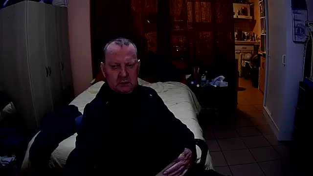 passifsoumis1963 online show from November 9, 2025, 7:07 pm