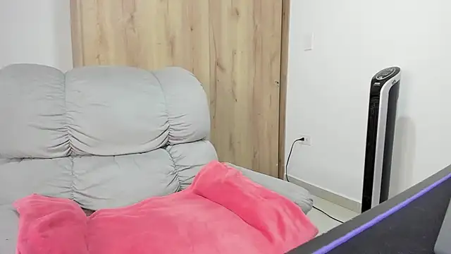 xspecialoomx online show from April 14, 2026, 2:00 pm