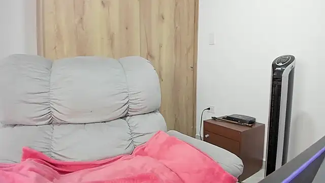 xspecialoomx online show from March 22, 2026, 1:23 pm