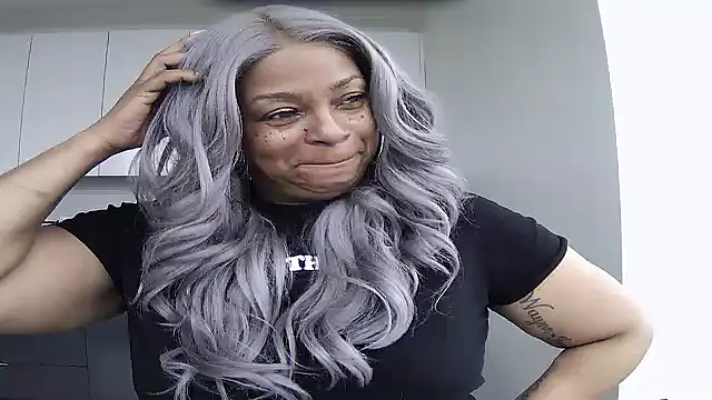 MSweetLindaParks online show from May 23, 2026, 11:42 am
