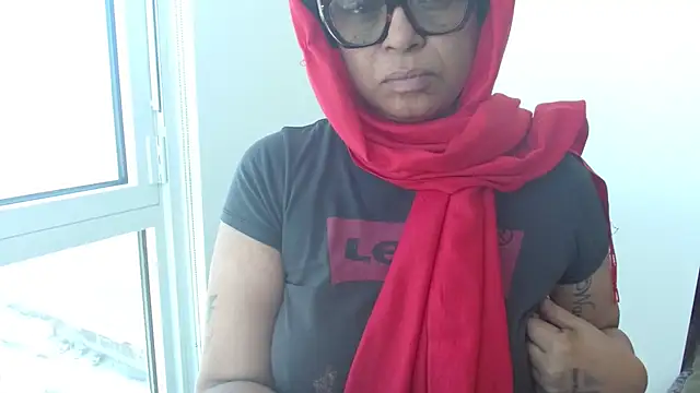 MSweetLindaParks online show from April 10, 2026, 5:20 pm