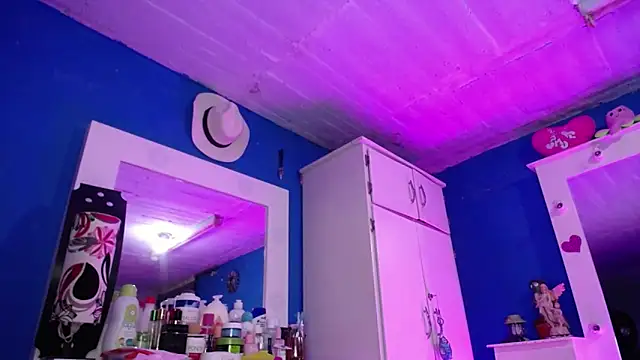 Lunahoney1 online show from October 16, 2025, 2:58 pm