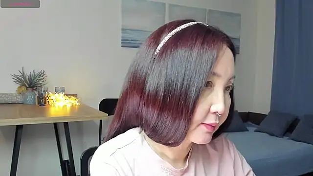 Snapshot of AvroraSakura chatting on February 7, 2025, 4:24 pm AvroraSakura online show from February 7, 2025, 4:24 pm