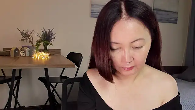 Snapshot of AvroraSakura chatting on September 15, 2025, 1:44 pm AvroraSakura online show from September 15, 2025, 1:44 pm