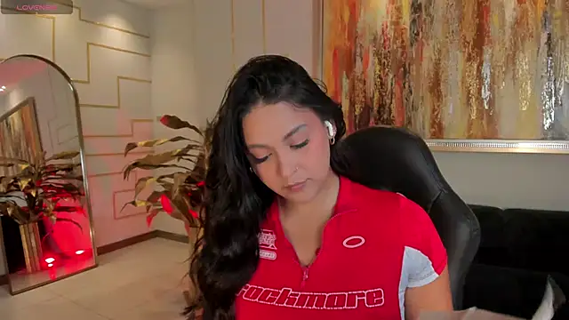 ToriCrossX online show from October 26, 2025, 1:55 pm