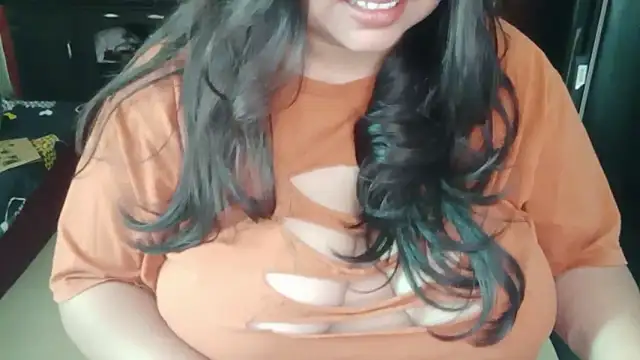 Snapshot of yoursnishaa chatting on January 19, 2025, 9:55 am yoursnishaa online show from January 19, 2025, 9:55 am