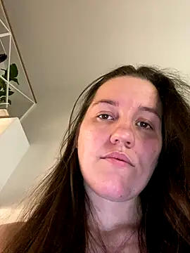 Nicole-Ray online show from October 28, 2025, 8:35 am