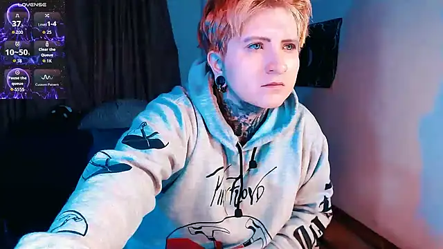 Marieblueeyes online show from November 18, 2025, 4:05 am