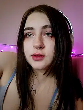 Snapshot of Yammy_Yumi chatting on January 20, 2025, 12:25 am Yammy Yumi online show from January 20, 2025, 12:25 am