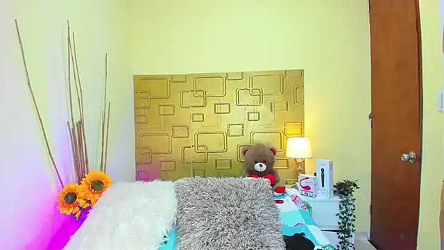 Snapshot of Julia_Haye chatting on March 22, 2025, 12:57 pm Julia Haye online show from March 22, 2025, 12:57 pm