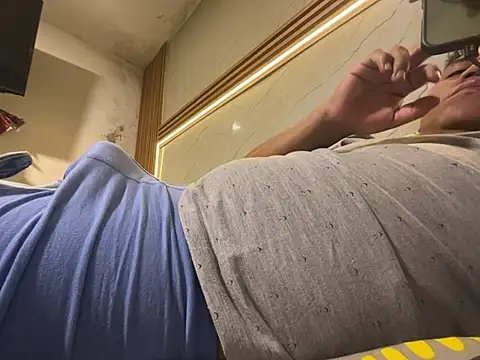 Snapshot of elvis0966 chatting on January 13, 2026, 4:49 am elvis0966 online show from January 13, 2026, 4:49 am