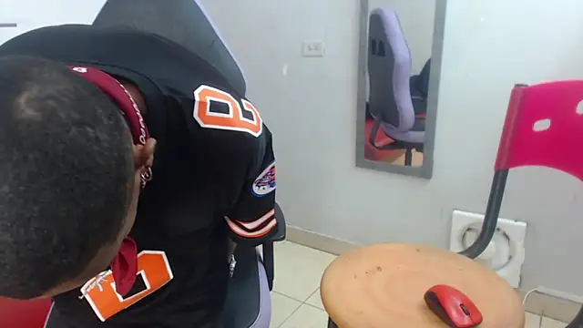 ManSant online show from November 11, 2025, 2:56 pm