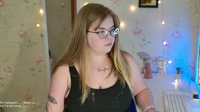 Snapshot of sinnamon_ chatting on October 28, 2025, 4:39 pm sinnamon online show from October 28, 2025, 4:39 pm