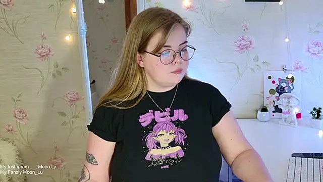 Snapshot of sinnamon_ chatting on December 5, 2025, 12:37 pm sinnamon online show from December 5, 2025, 12:37 pm