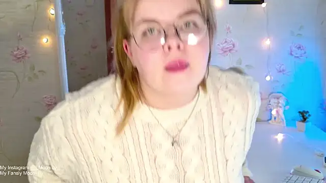 Snapshot of sinnamon_ chatting on November 2, 2025, 5:07 pm sinnamon online show from November 2, 2025, 5:07 pm